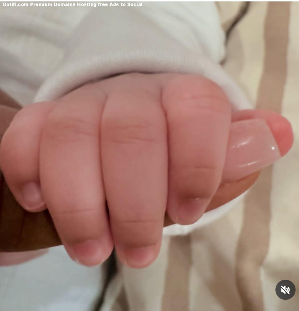 Toke Makinwa welcomes her miracle baby introduces daughter to the world